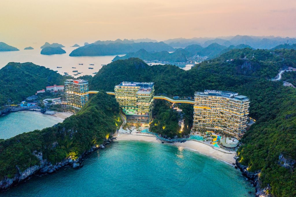 Khách sạn Flamingo Cát Bà | Giá phòng & Thông tin chi tiết
